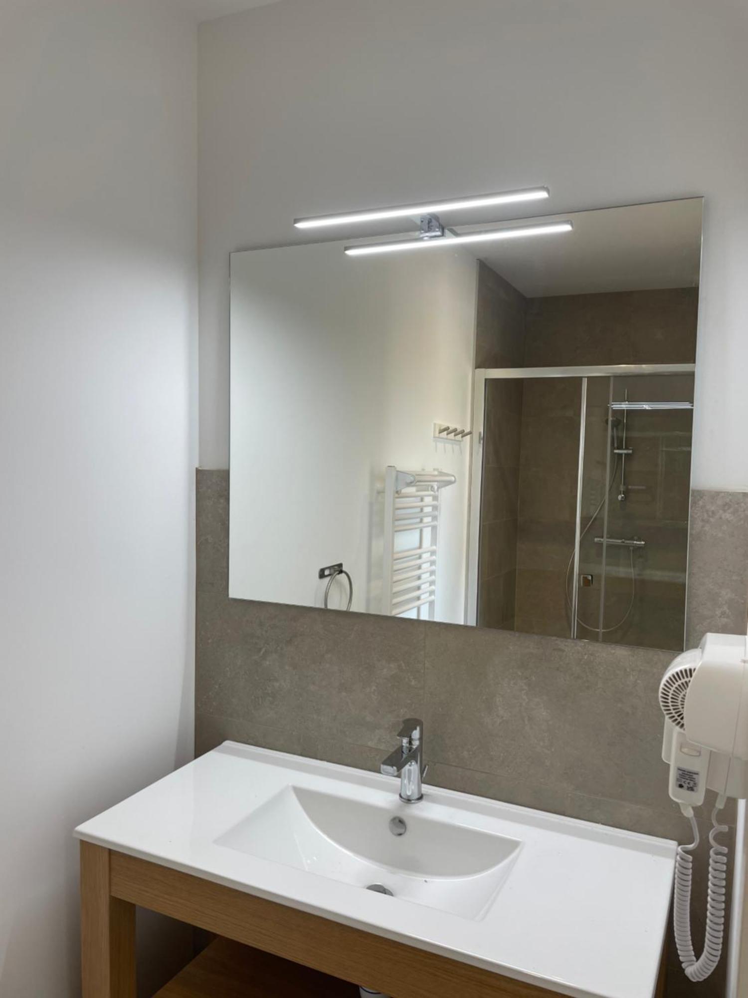 L'Adret Guest House Rians  ภายนอก รูปภาพ